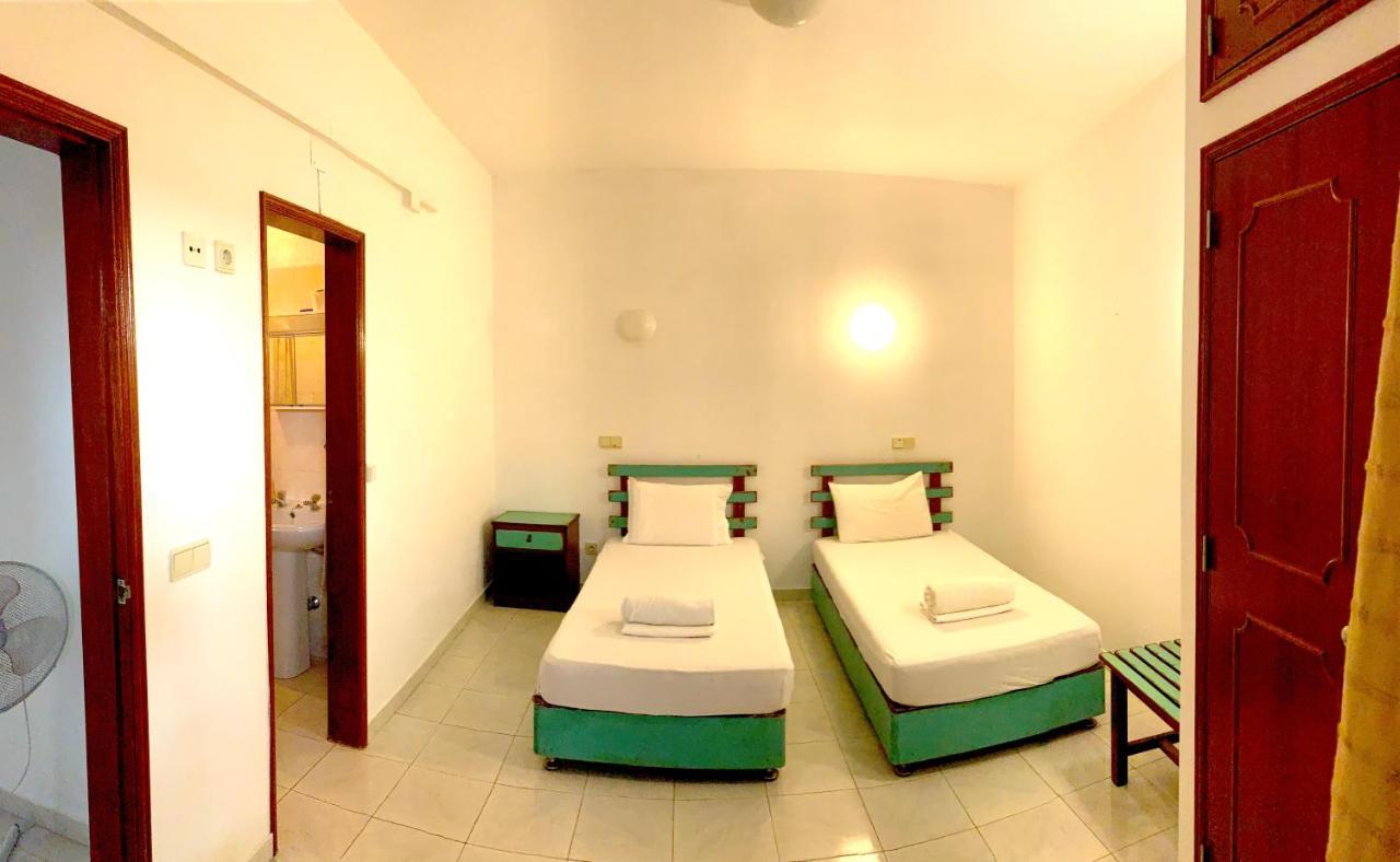 The Central Guesthouse Faro Buitenkant foto